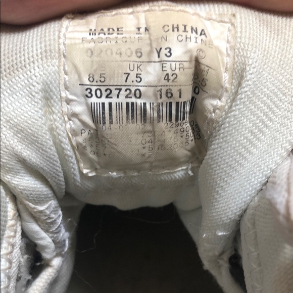 Jordan Athletic Shoes White and Red - Picture 14 of 15